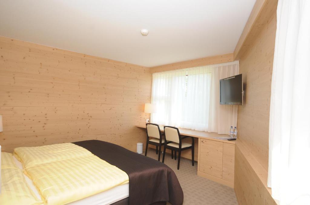 Hotel Twannberg Neuchâtel Oda fotoğraf