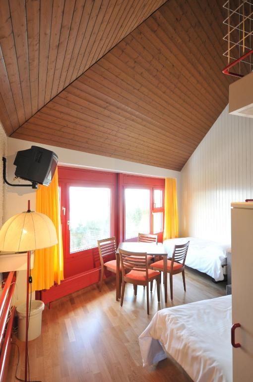 Hotel Twannberg Neuchâtel Oda fotoğraf