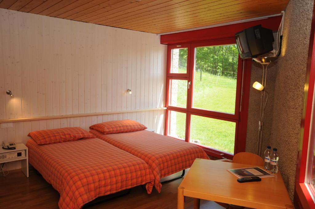 Hotel Twannberg Neuchâtel Oda fotoğraf