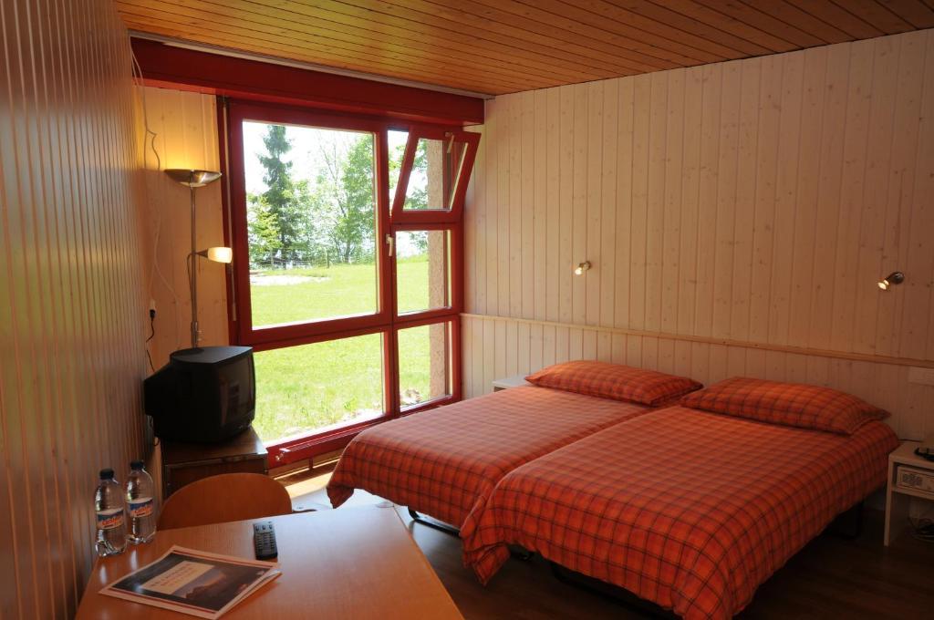 Hotel Twannberg Neuchâtel Oda fotoğraf